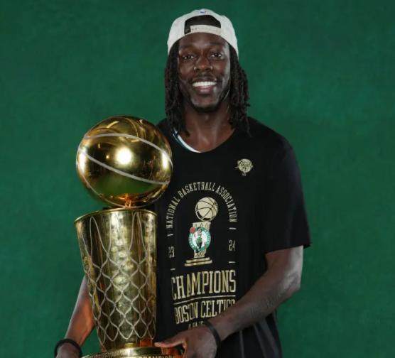 Crowns Sports-奖金126万 ！霍勒迪夺冠感谢绿军总裁，雄鹿后悔吗？