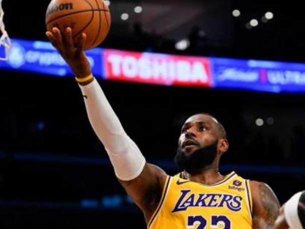 Crowns Sports-詹姆斯末节场均9.3分效率爆表 轮换变化收获奇效