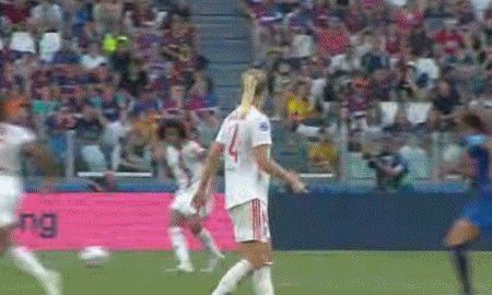 皇冠体育-【女足欧冠】赫格贝格传射 里昂3比1巴萨加冕8冠王