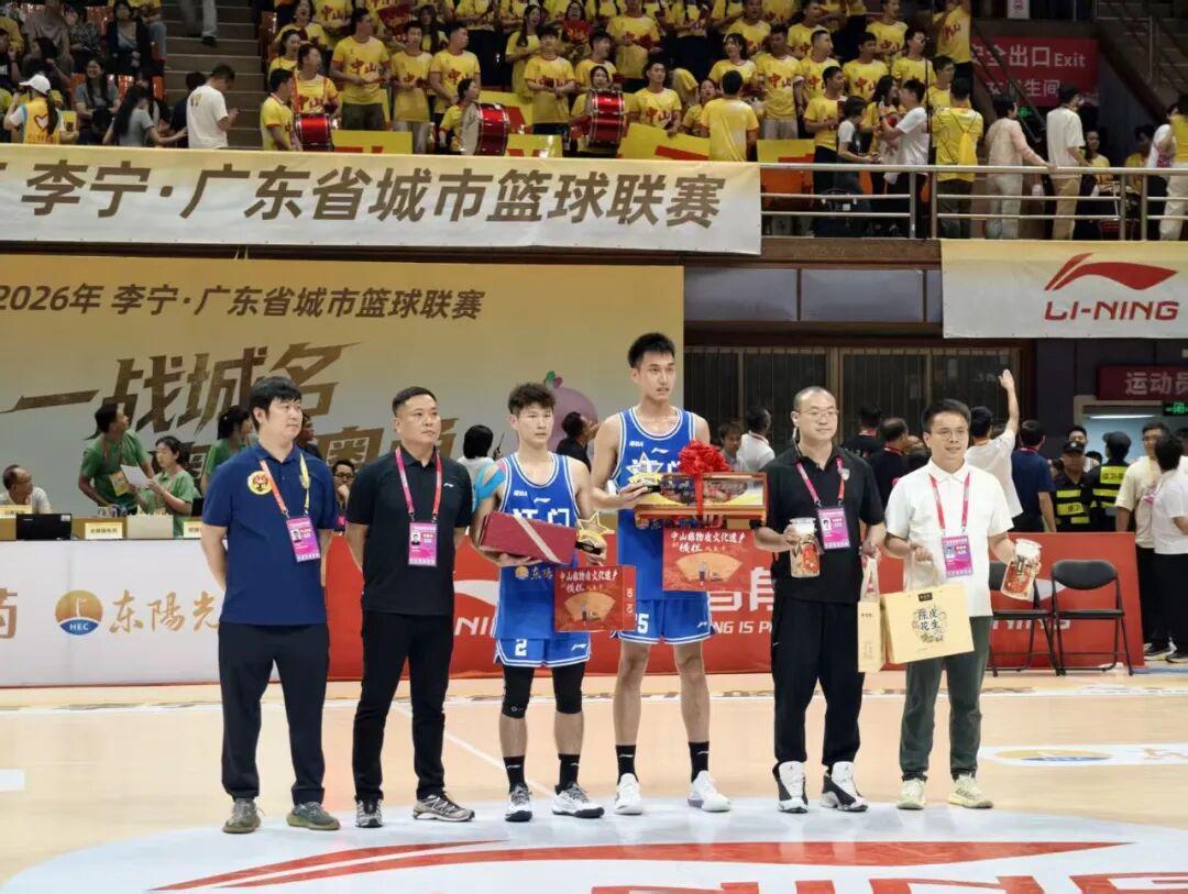 Crowns Sports-虽憾负,仍高光!江门足篮双队鏖战强敌,全力以赴拼搏全场!