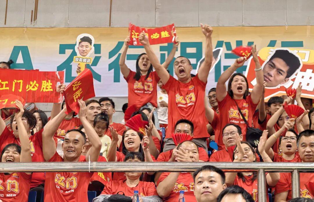 Crowns Sports-虽憾负,仍高光!江门足篮双队鏖战强敌,全力以赴拼搏全场!
