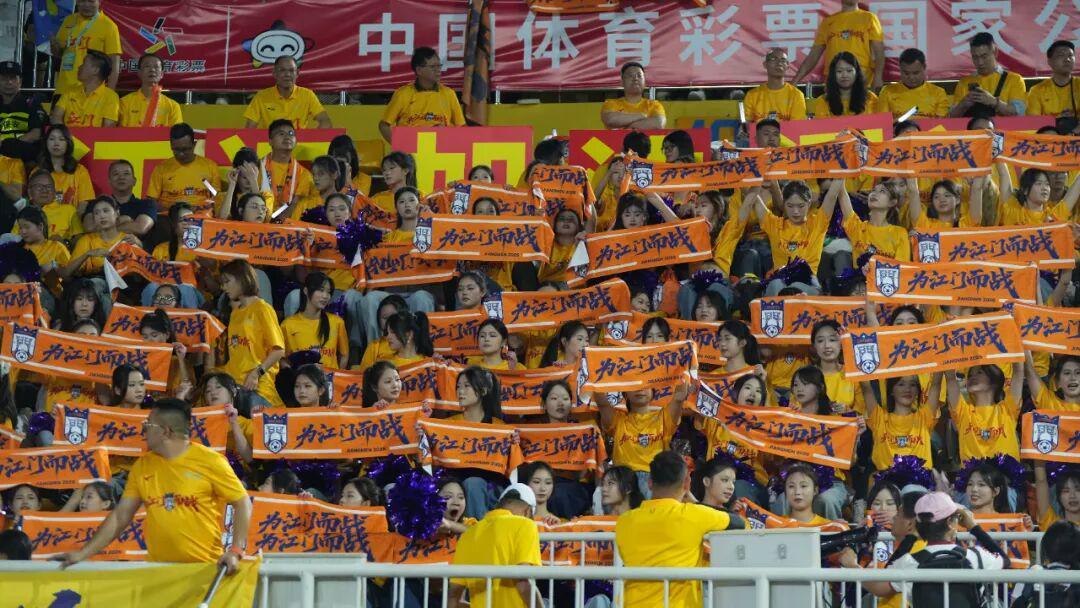 Crowns Sports-虽憾负,仍高光!江门足篮双队鏖战强敌,全力以赴拼搏全场!