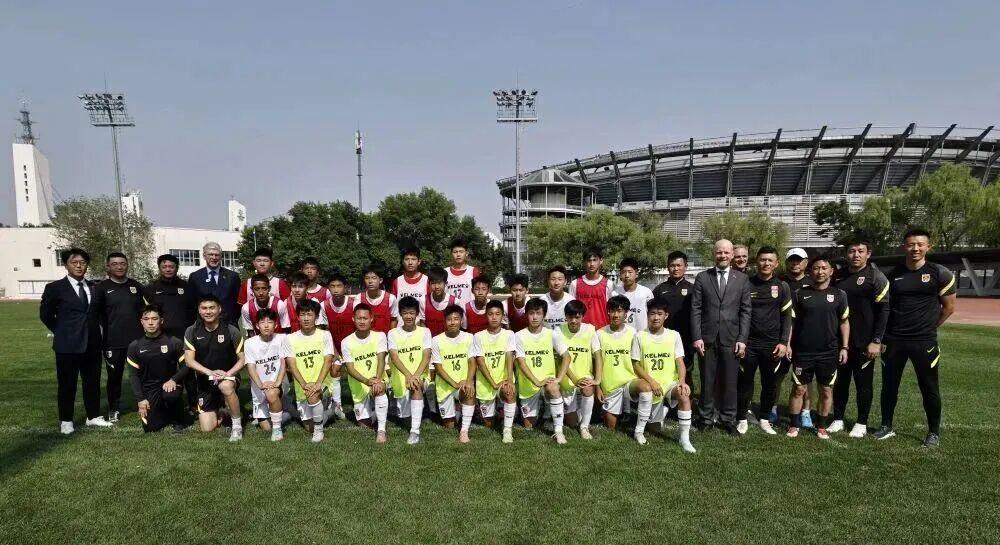 Crowns Sports-国际足联官员抵达中国，称此行主要目的是推动中国足球发展；国际足联被曝来中国与央视谈判，愿降价超50%，争取让央视购买世界杯转播权